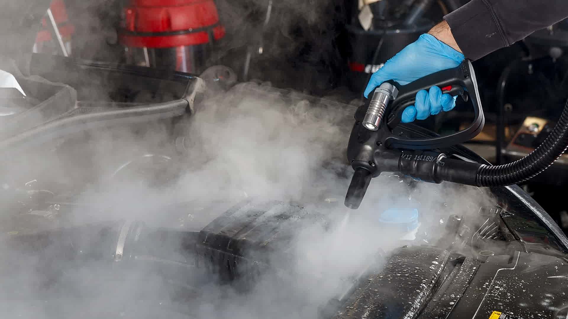 lavare motore auto a vapore