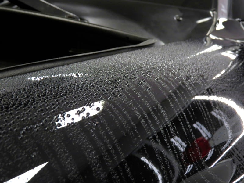 Foto dell'effetto idrofobico della pellicola sul Bentley