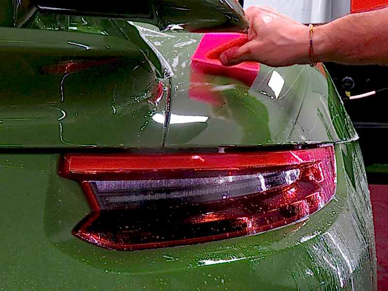 Applicazione della pellicola ppf sull'auto