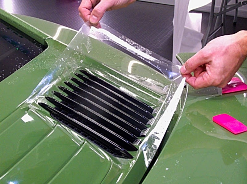 Applicazione pellicola ppf su auto