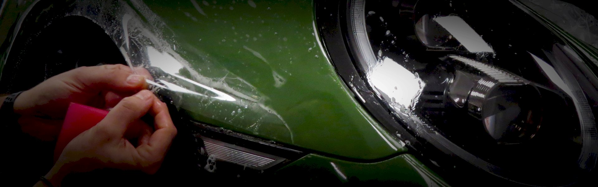 Pellicola adesiva per auto: un’auto protetta da qualsiasi tipo di danno
