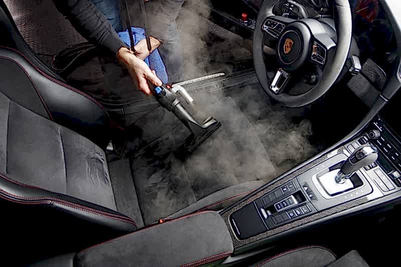 pulizia professionale a vapore degli interni auto