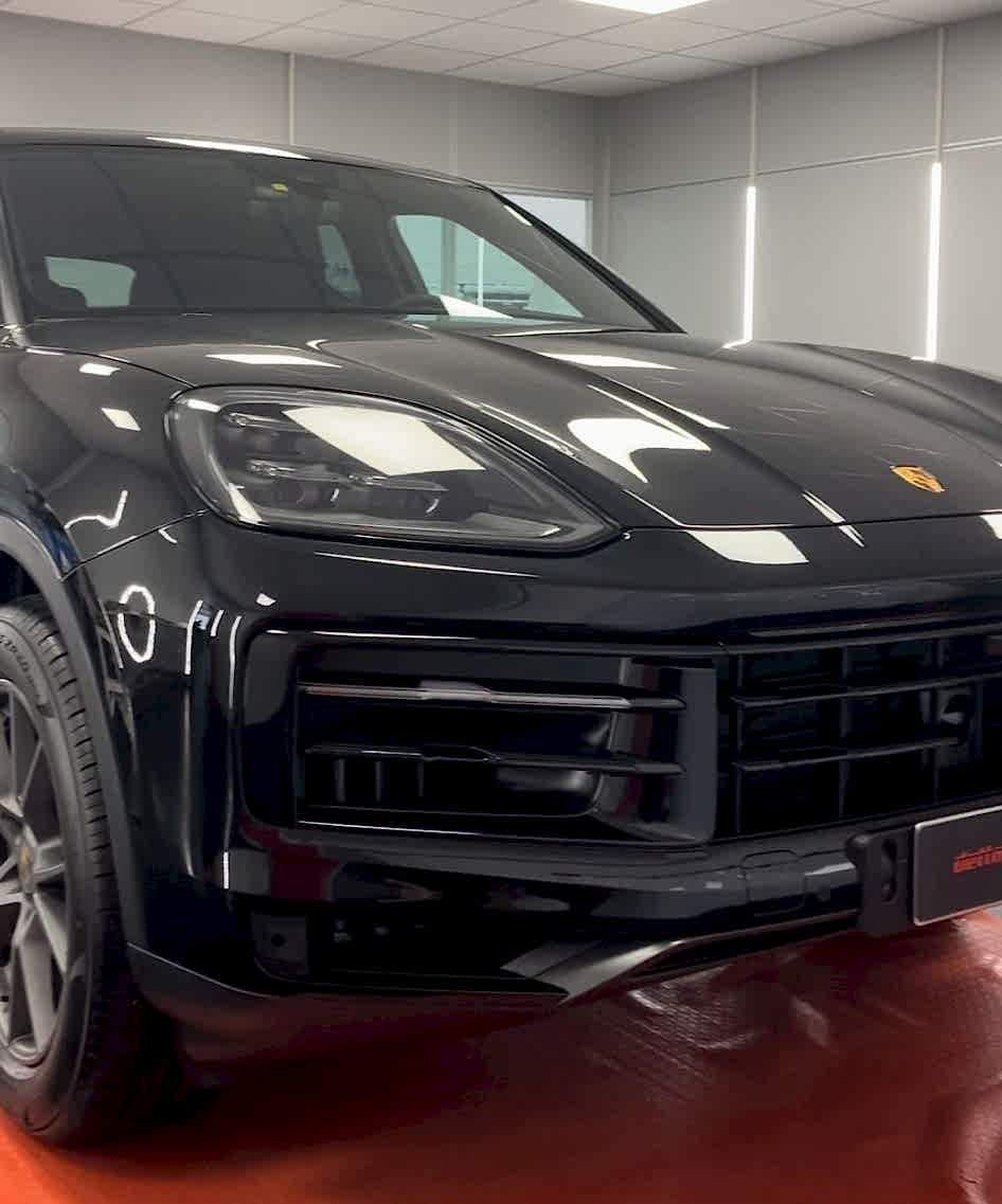 frontale porsche cayenne completamente protetto dalla pellicola ppf